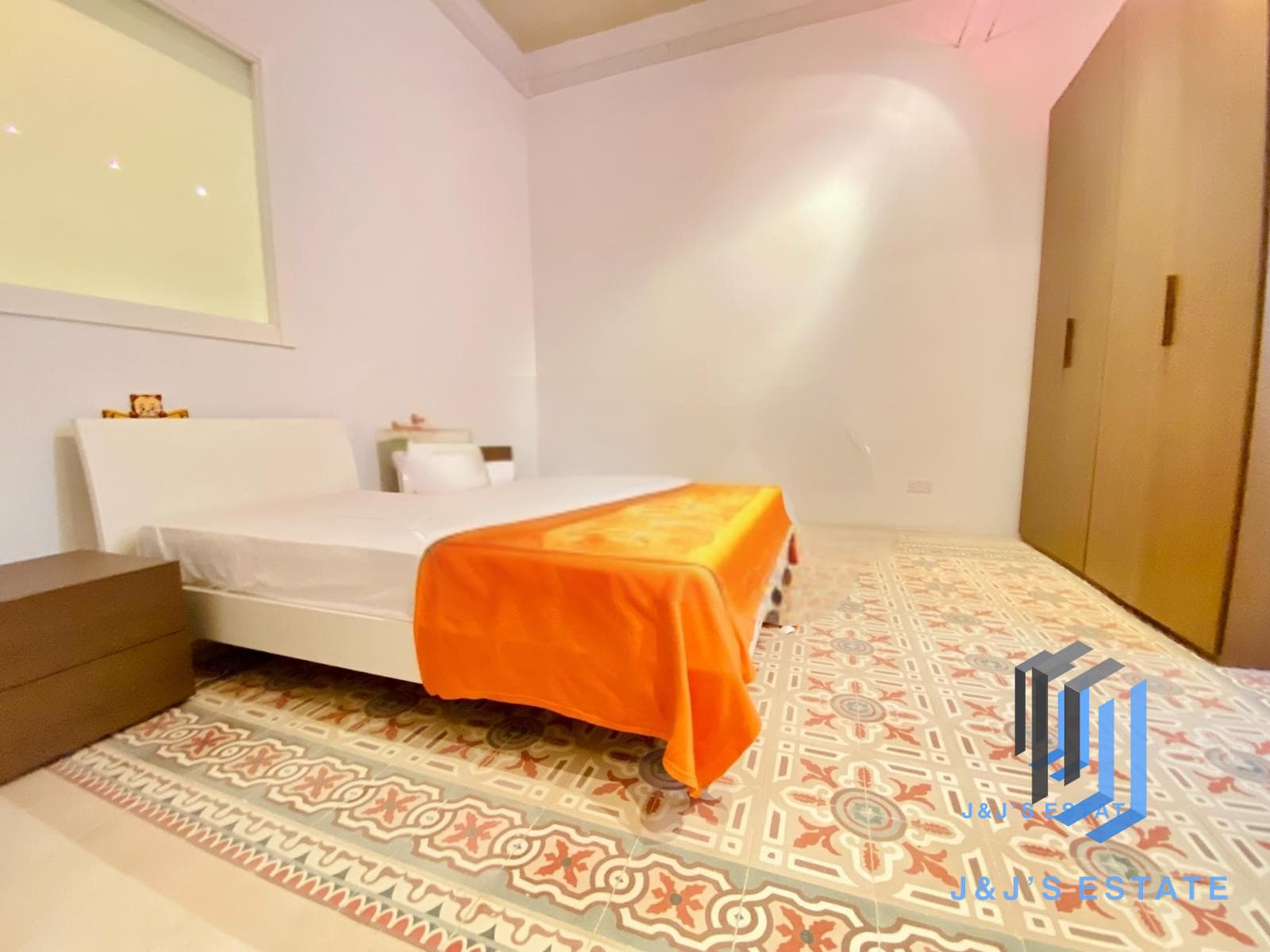 Modern 2-Bedroom Maisonette with Private Entrance in Sliema · 5