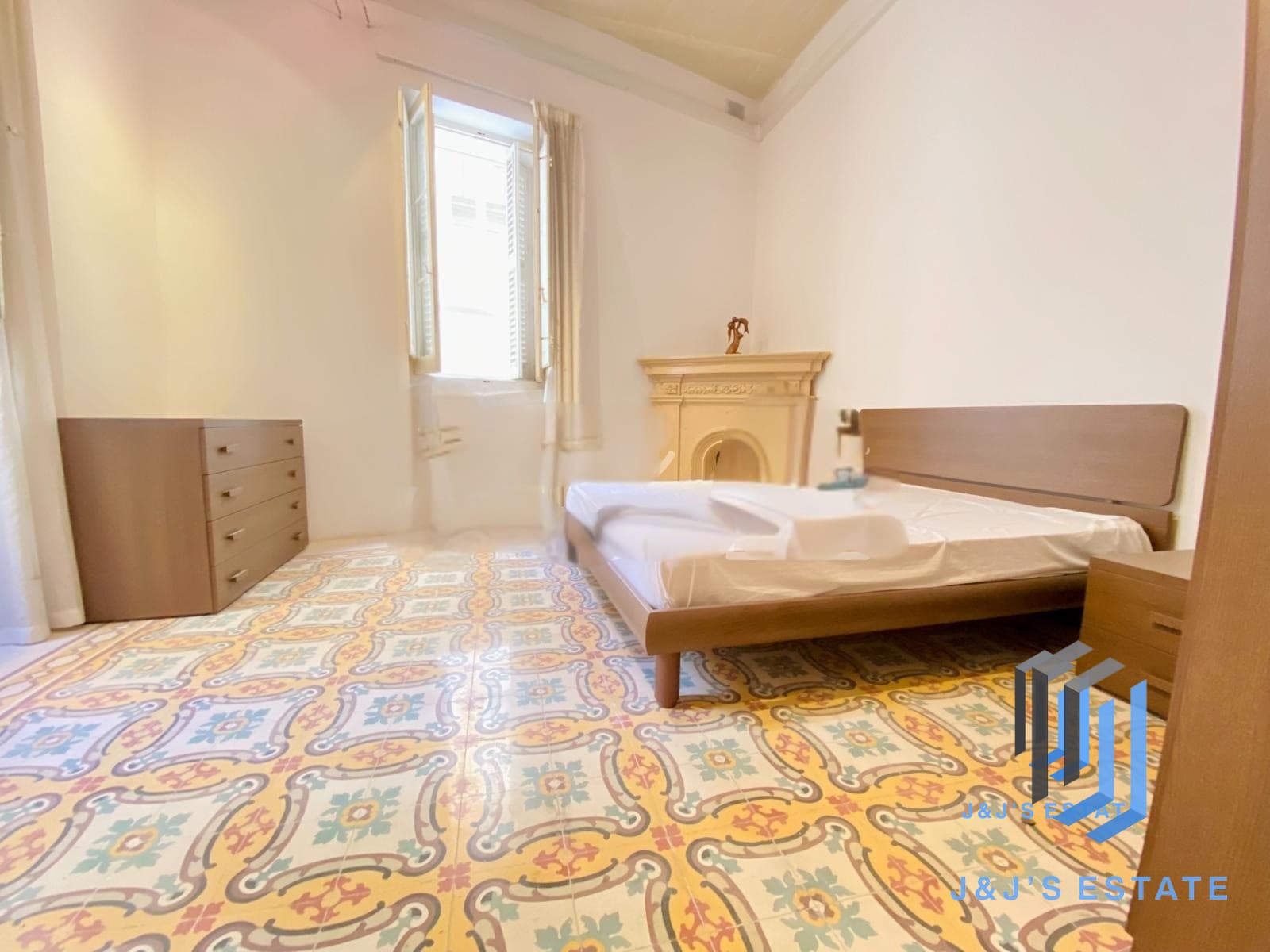 Modern 2-Bedroom Maisonette with Private Entrance in Sliema · 6