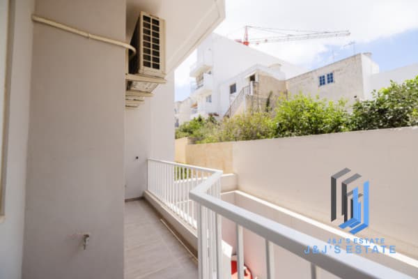 Modern 3-Bedroom Apartment in Naxxar – Ready to Move In · 8