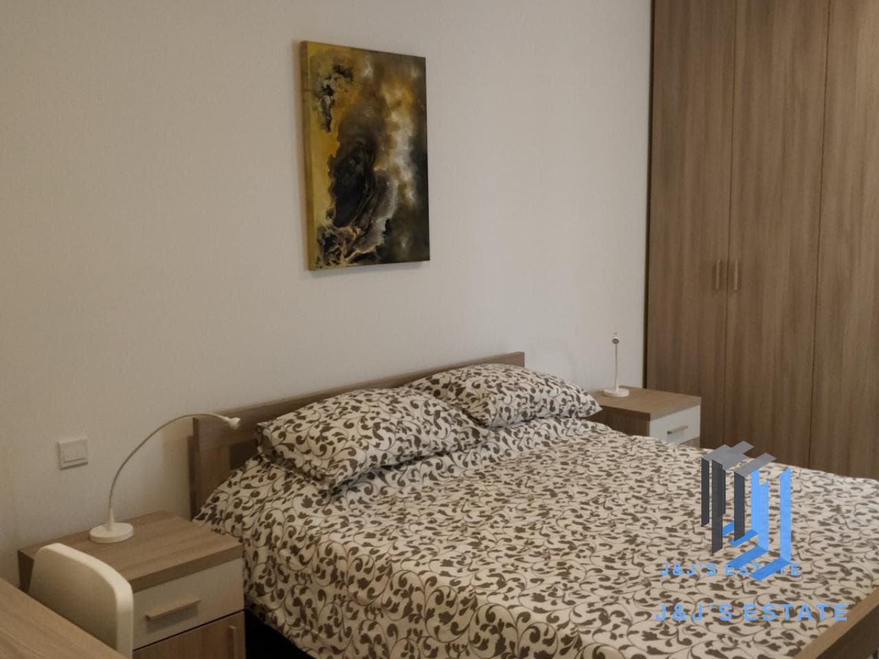 Modern three-bedroom apartment with large terrace in Gzira · 3