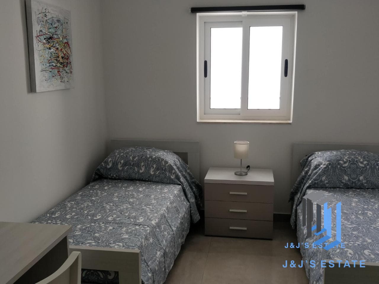 Modern three-bedroom apartment with large terrace in Gzira · 4
