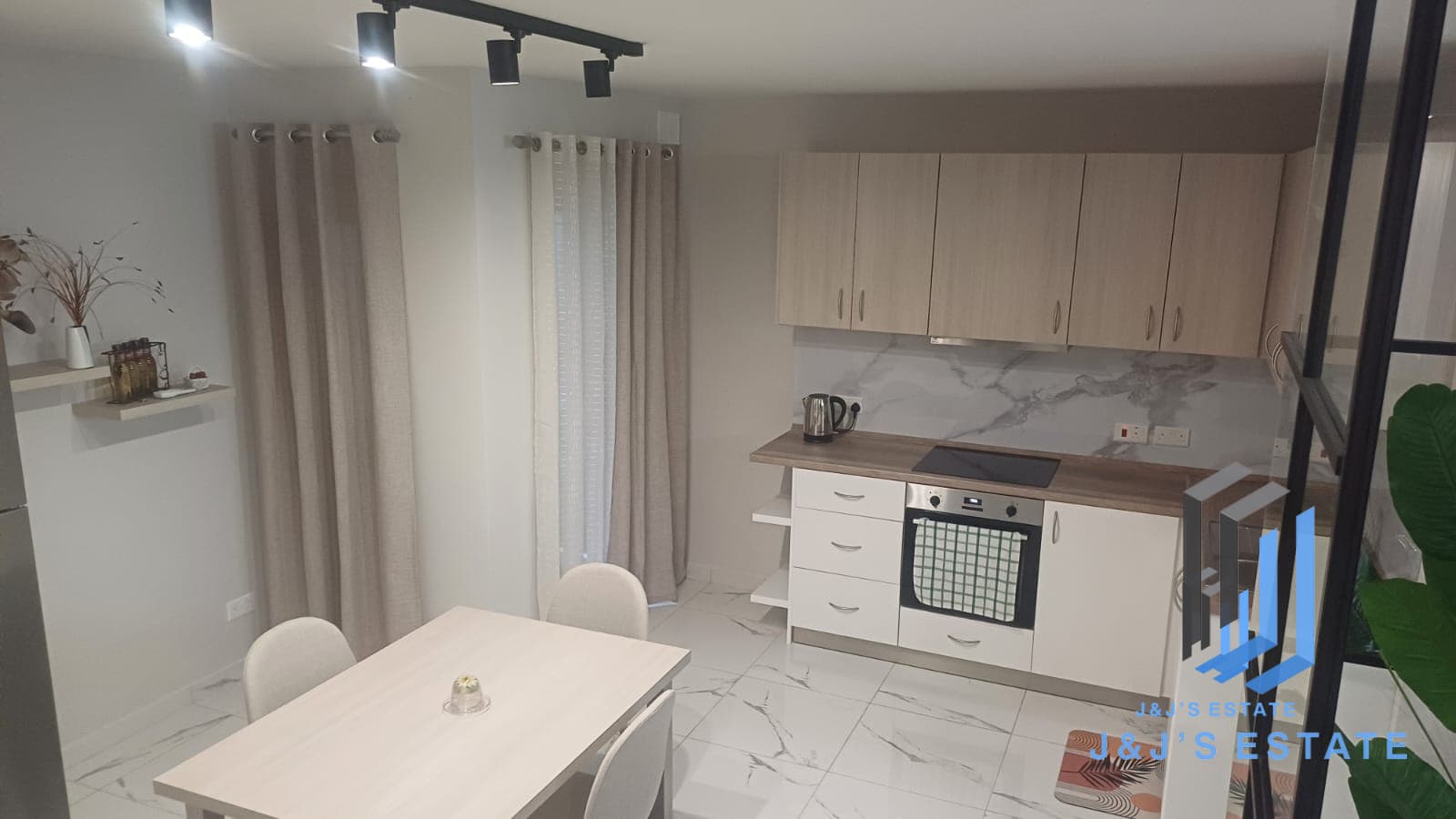 Modern 2-Bedroom Maisonette with Back Terrace in Gzira