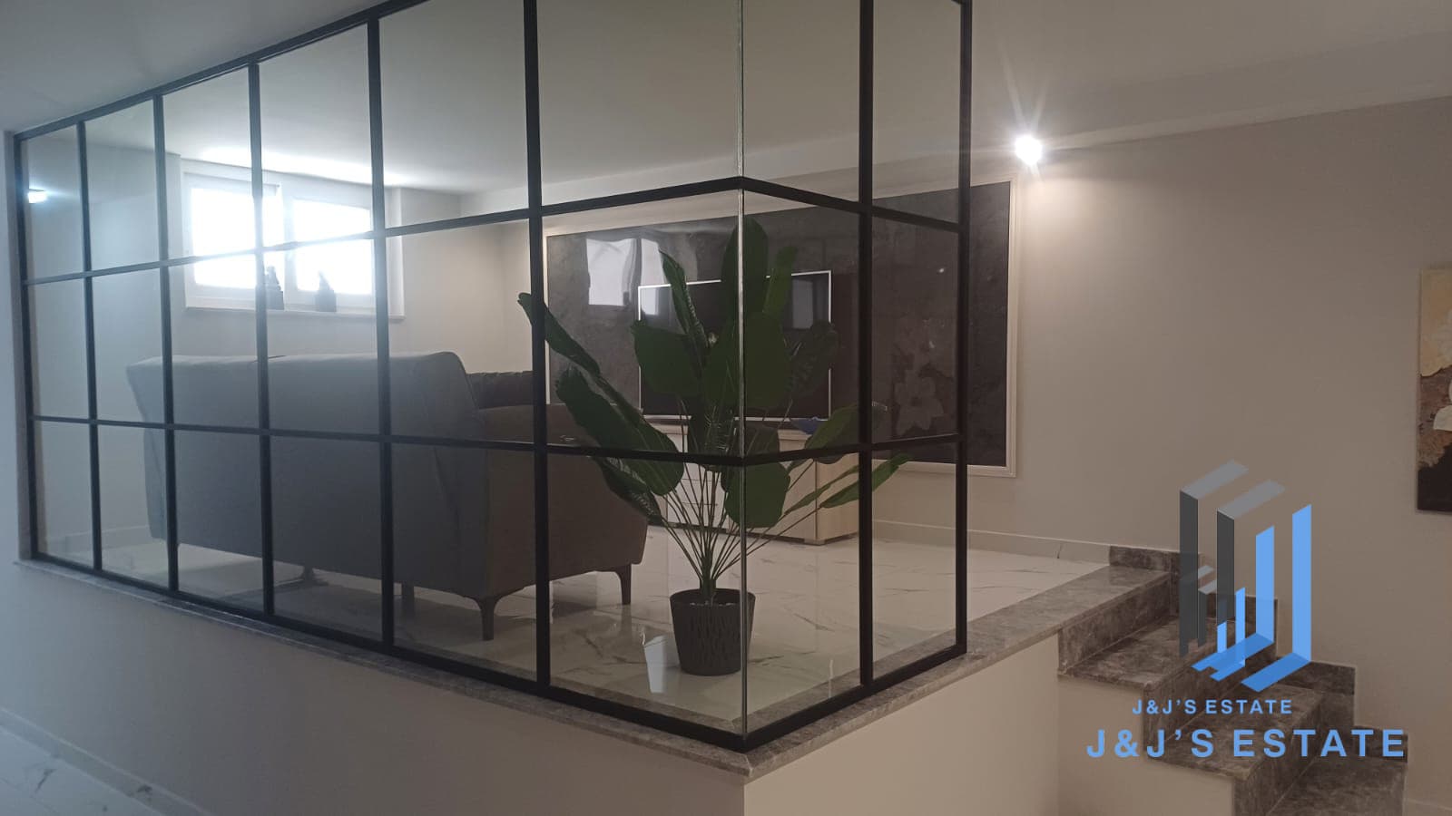 Modern 2-Bedroom Maisonette with Back Terrace in Gzira · 2