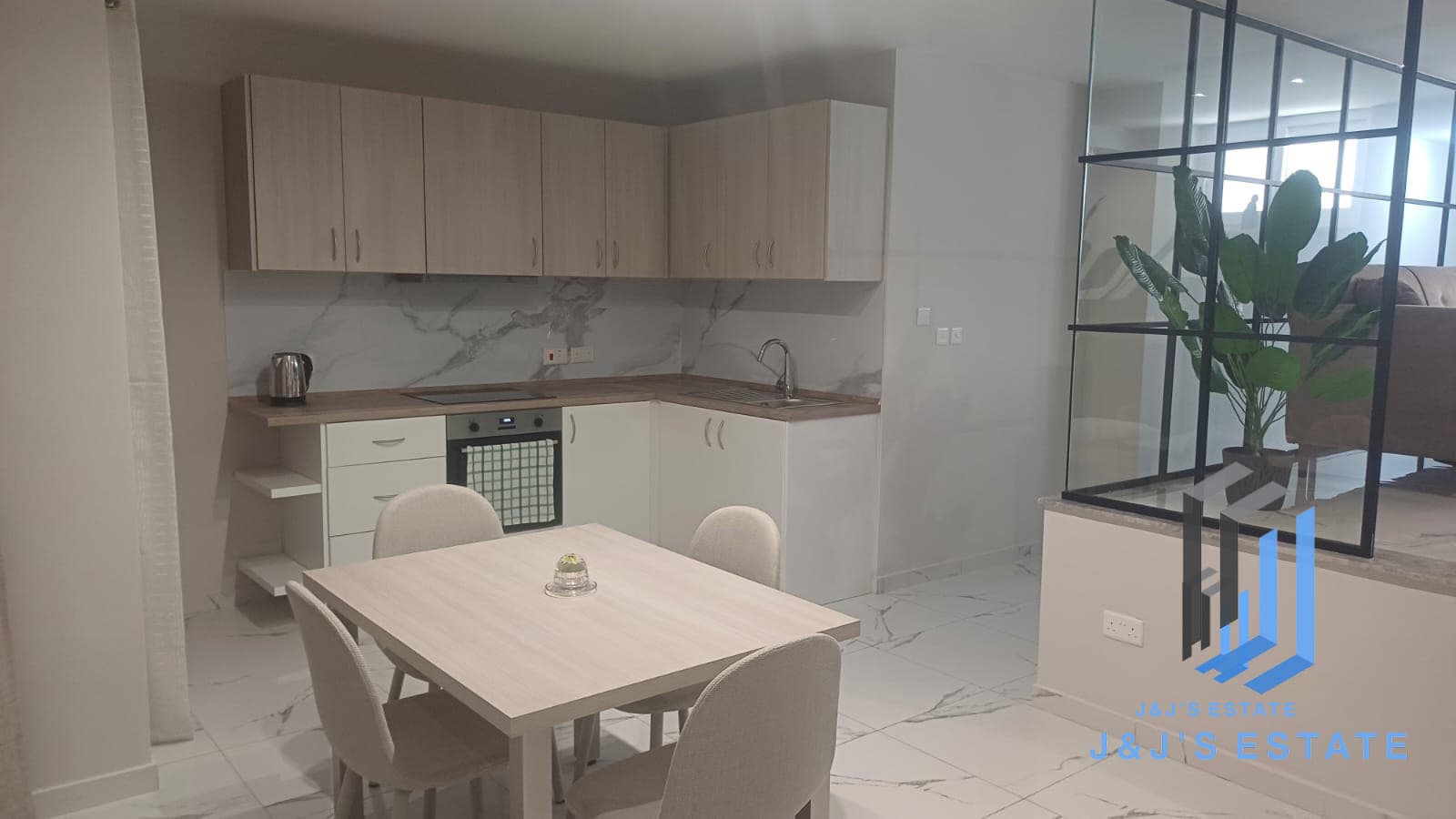 Modern 2-Bedroom Maisonette with Back Terrace in Gzira · 3