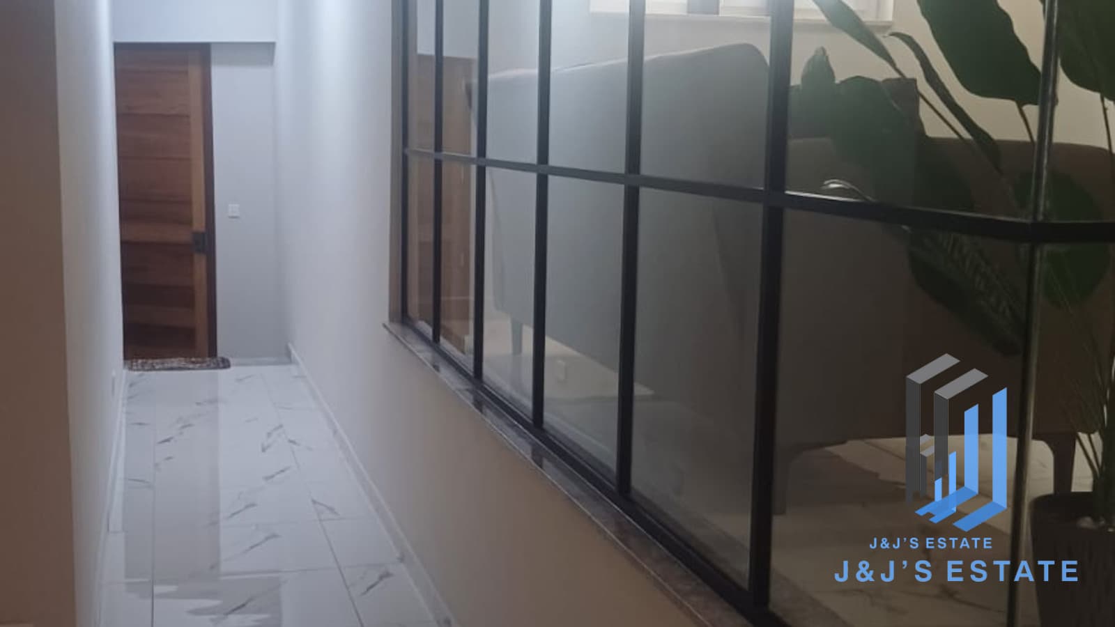 Modern 2-Bedroom Maisonette with Back Terrace in Gzira · 11