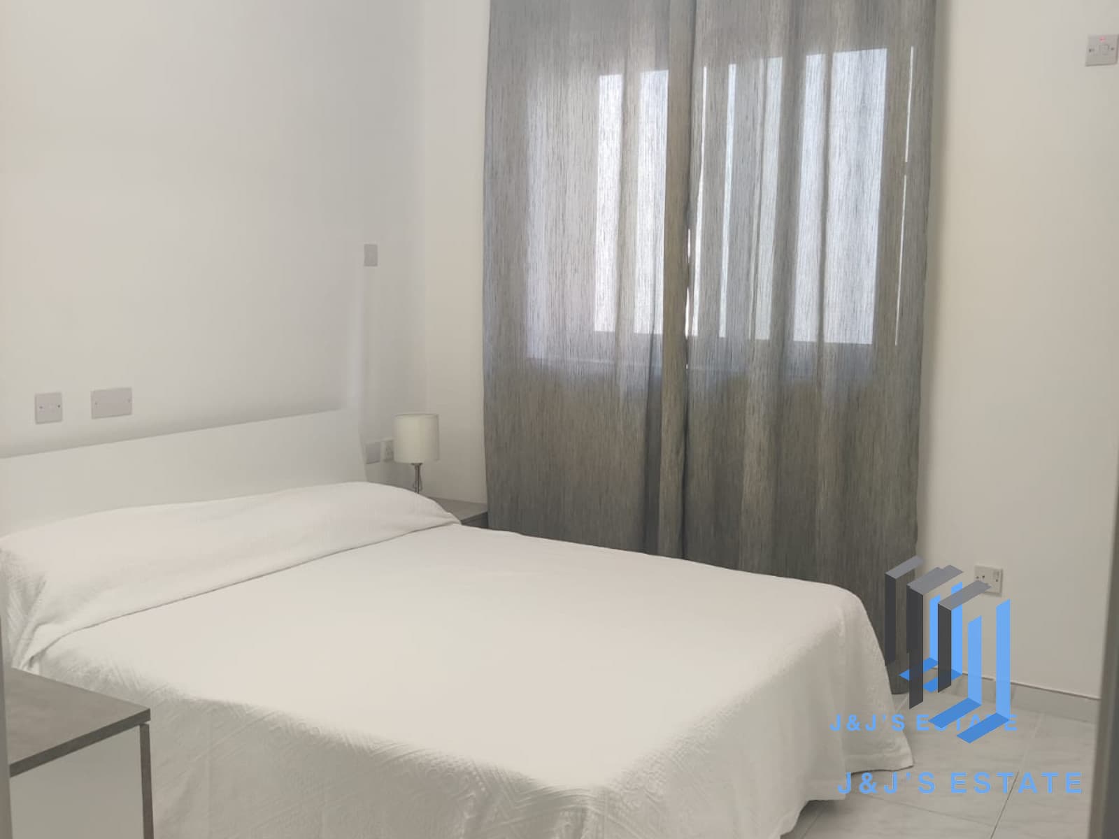 1-Bedroom Apartment in Tigné, Sliema · 3