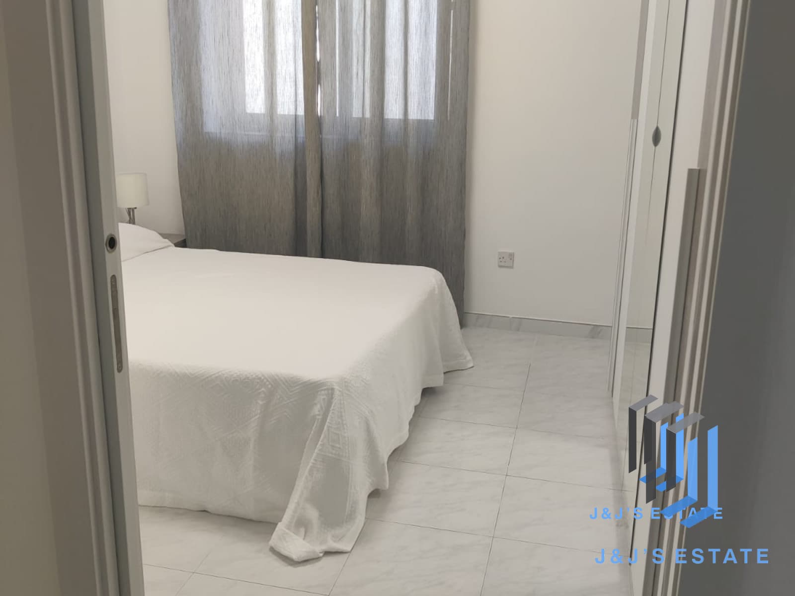 1-Bedroom Apartment in Tigné, Sliema · 4