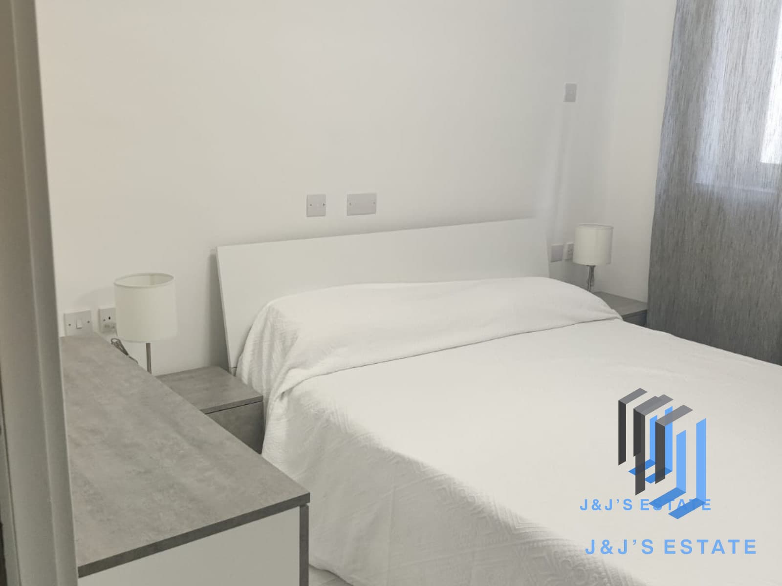 1-Bedroom Apartment in Tigné, Sliema · 6