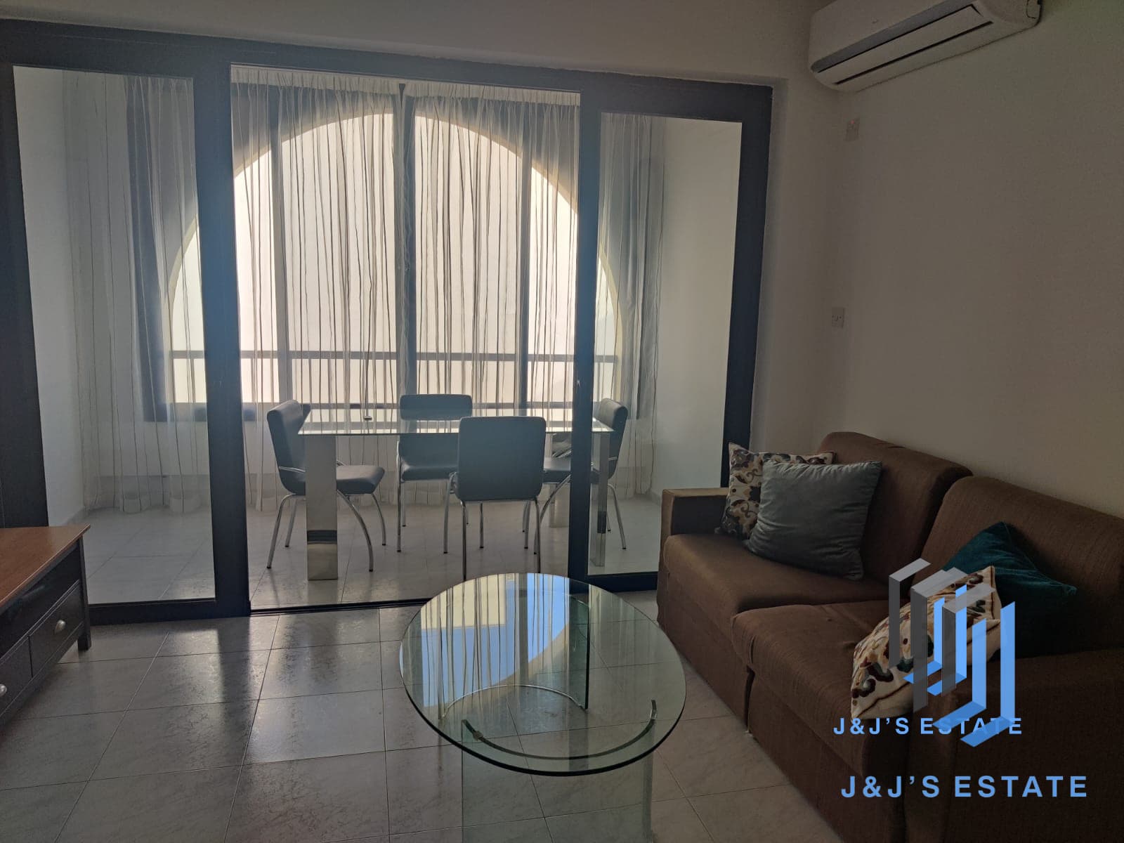 1-Bedroom Apartment in Tigné, Sliema · 7