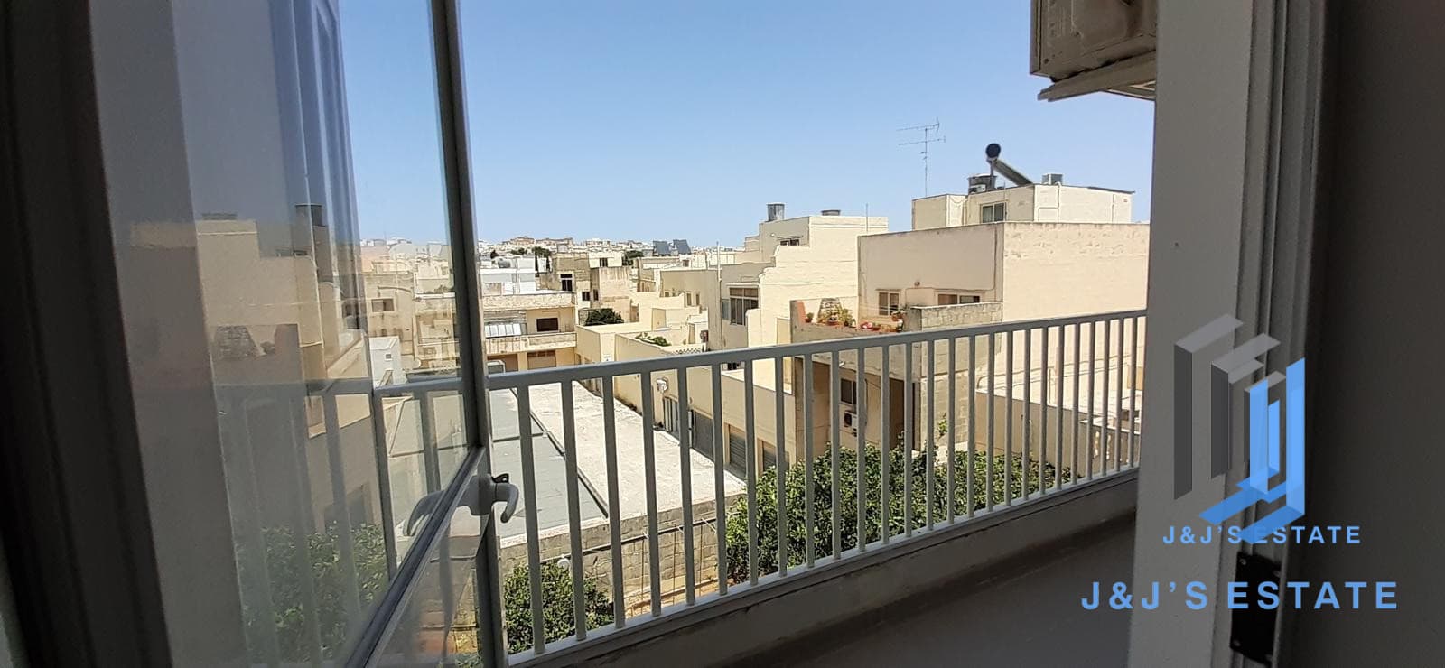 Modern Studio Apartment in Mosta · 3