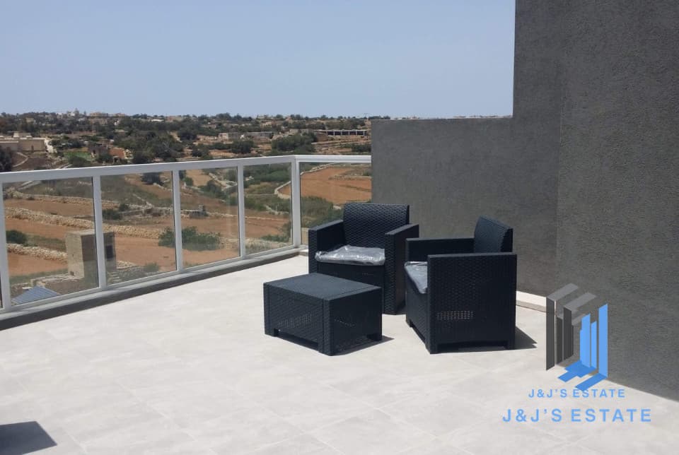 Modern Penthouse with Terrace in Marsaskala · 1