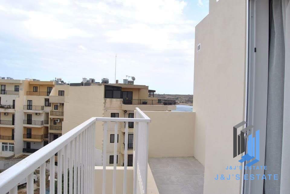 Modern Penthouse with Terrace in Marsaskala · 2
