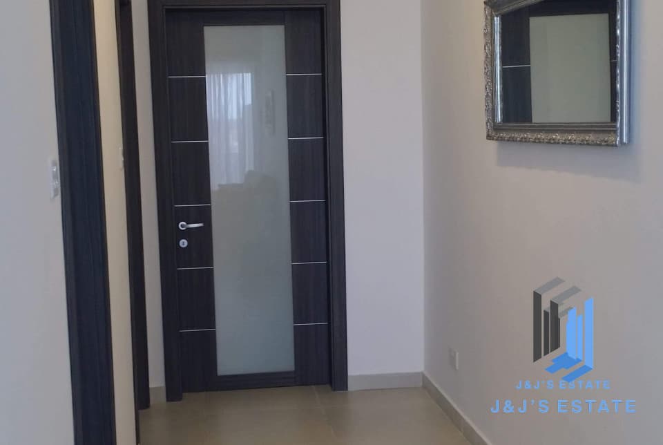 Modern Penthouse with Terrace in Marsaskala · 3