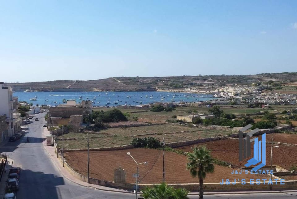 Modern Penthouse with Terrace in Marsaskala · 5