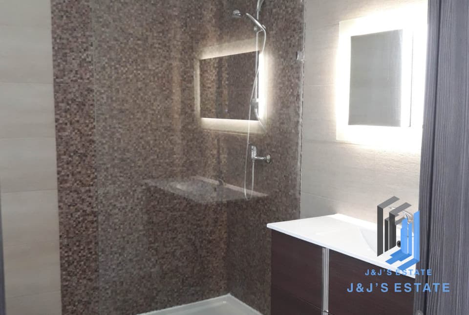 Modern Penthouse with Terrace in Marsaskala · 6