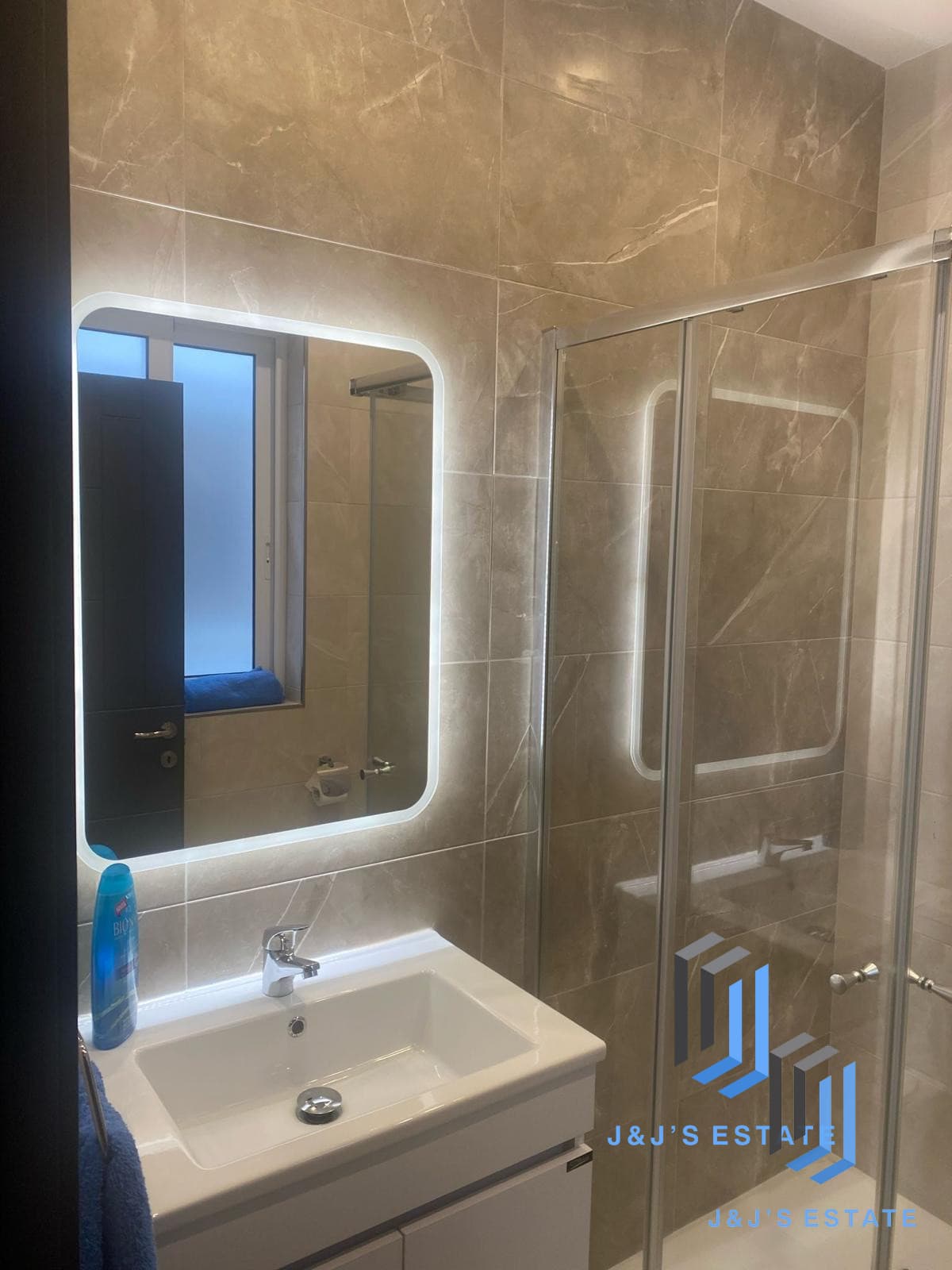 Modern Penthouse in Balzan · 4