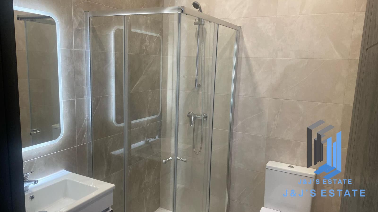 Modern Penthouse in Balzan · 10