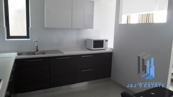 Modern 2-Bedroom Apartment with Large Terrace in Sliema · 8