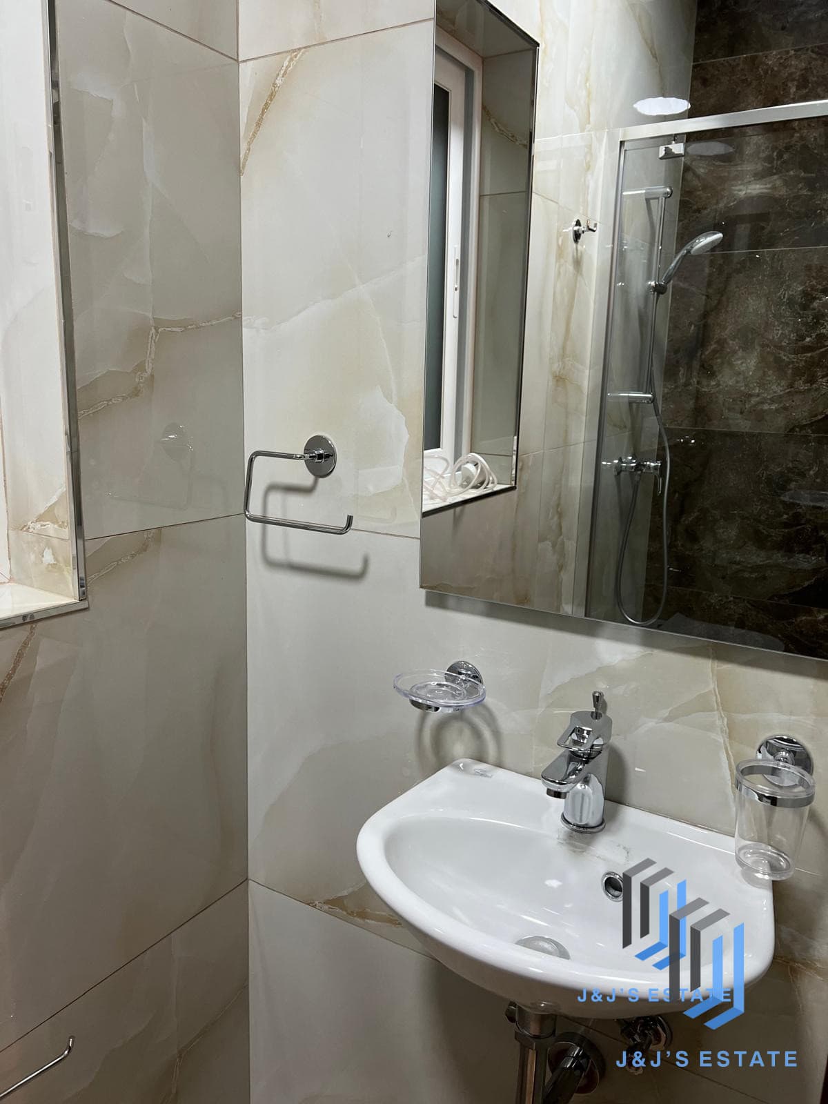 Modern 2-Bedroom Apartment in Qormi · 7