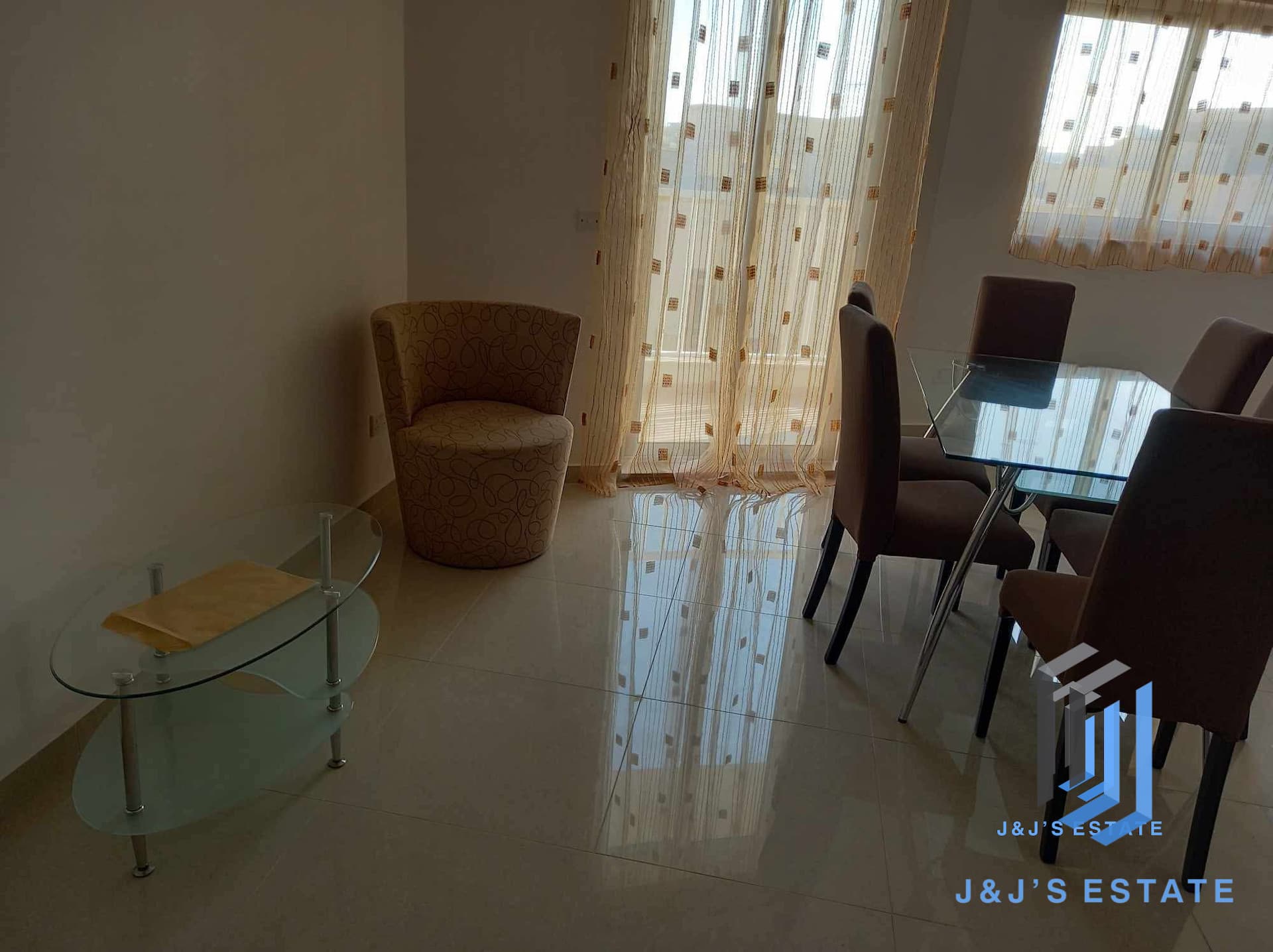 Modern 2-Bedroom Apartment in Hamrun · 4