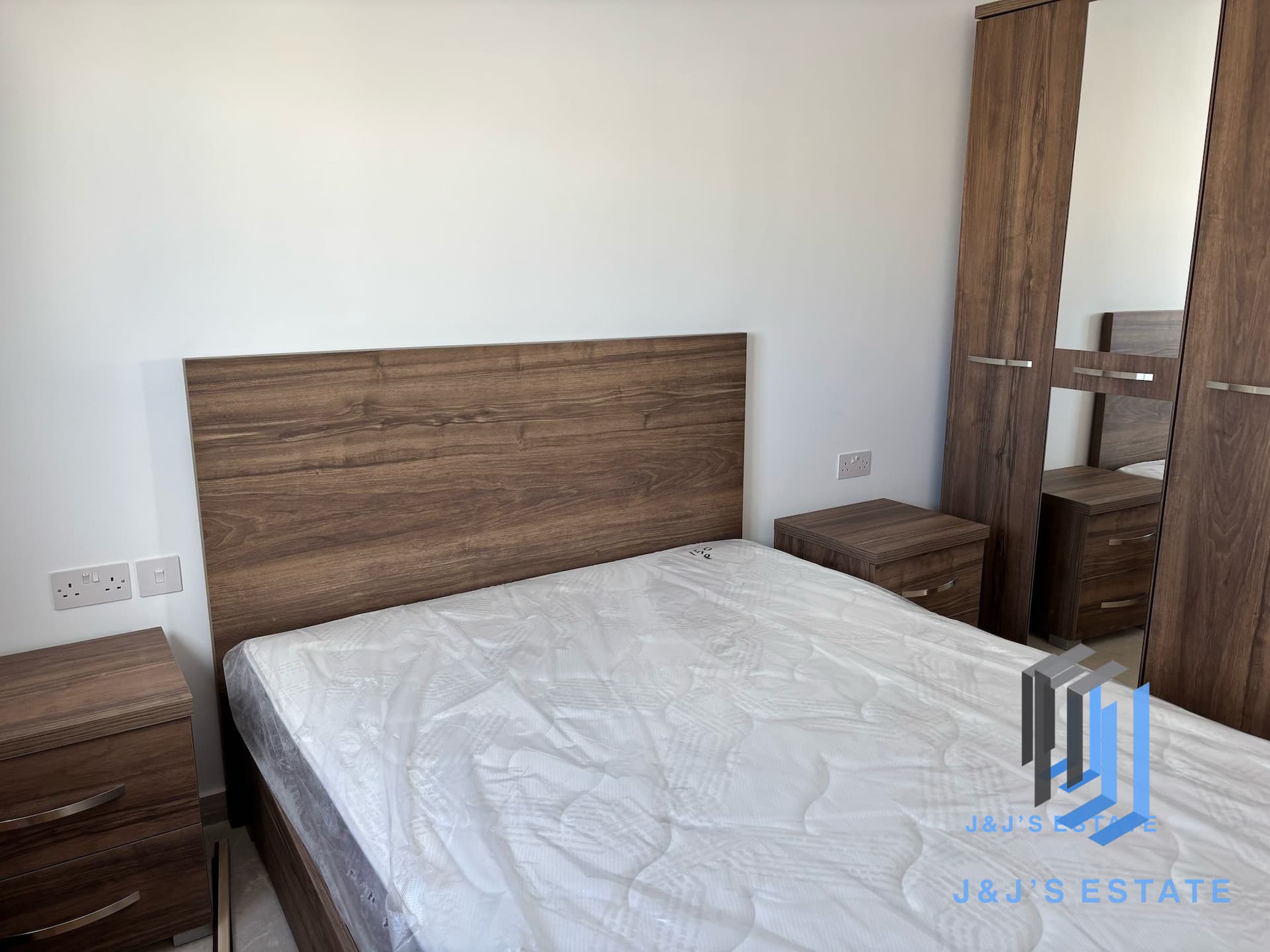 Modern 2-Bedroom Apartment in Birkirkara · 4