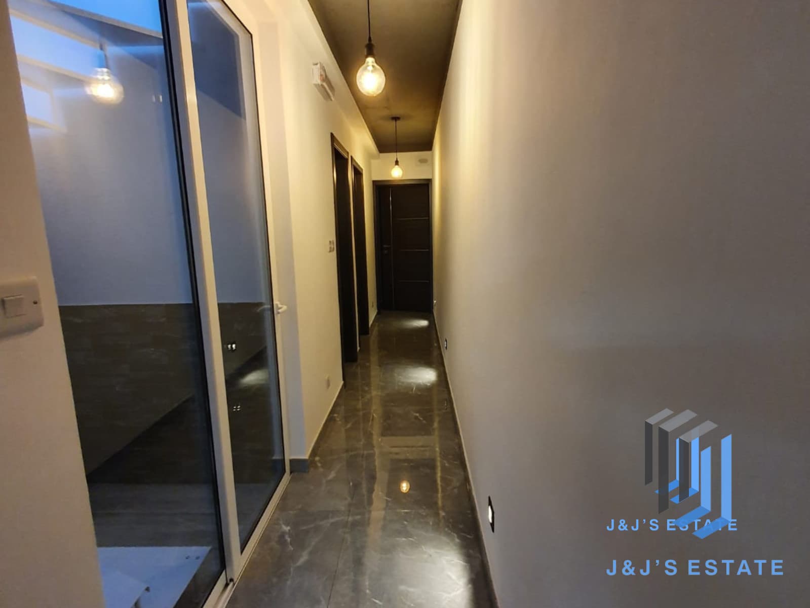 Modern 2-Bedroom Apartment in Mgarr · 5