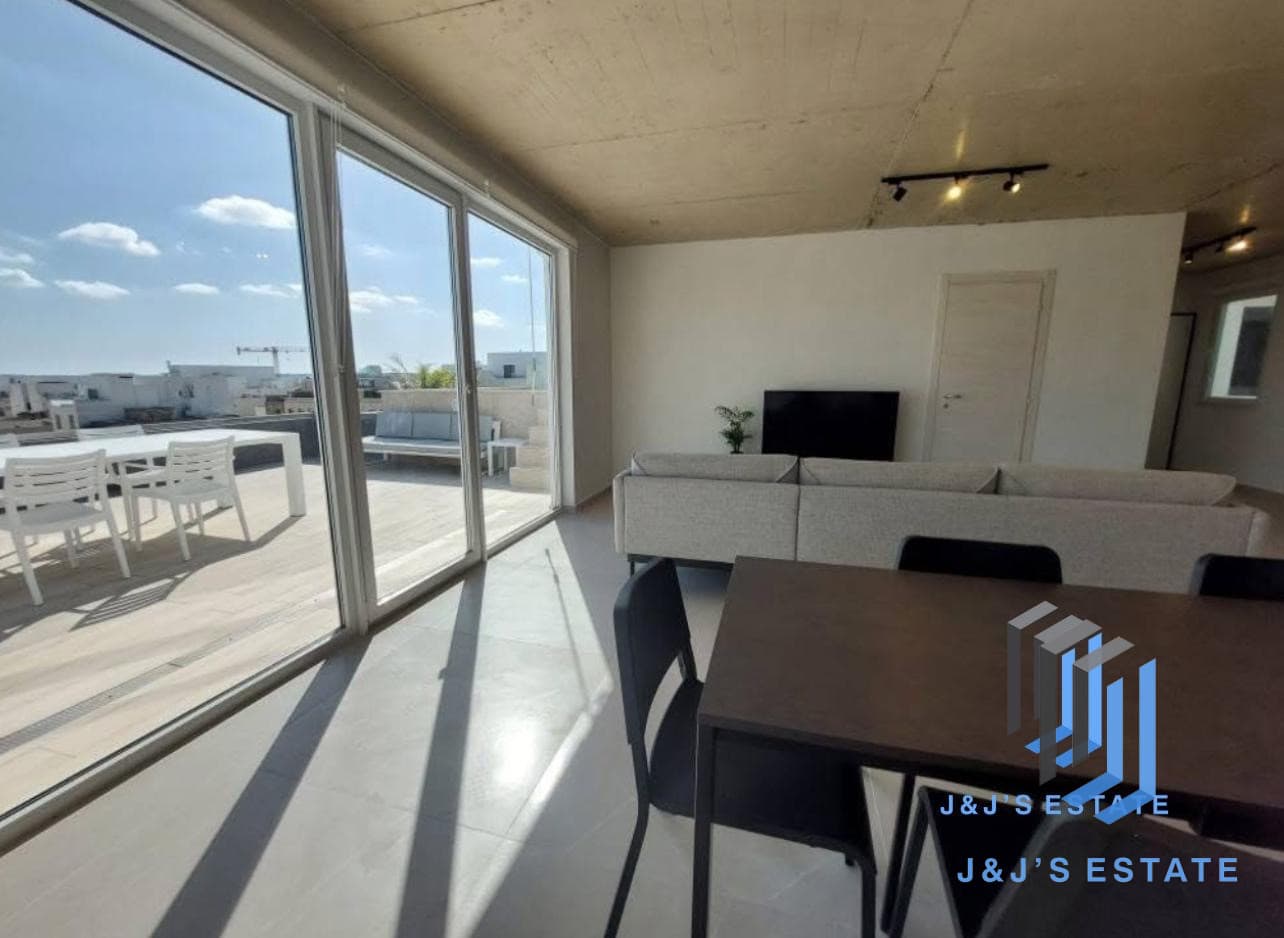 Modern Penthouse with Private Pool in Naxxar · 9
