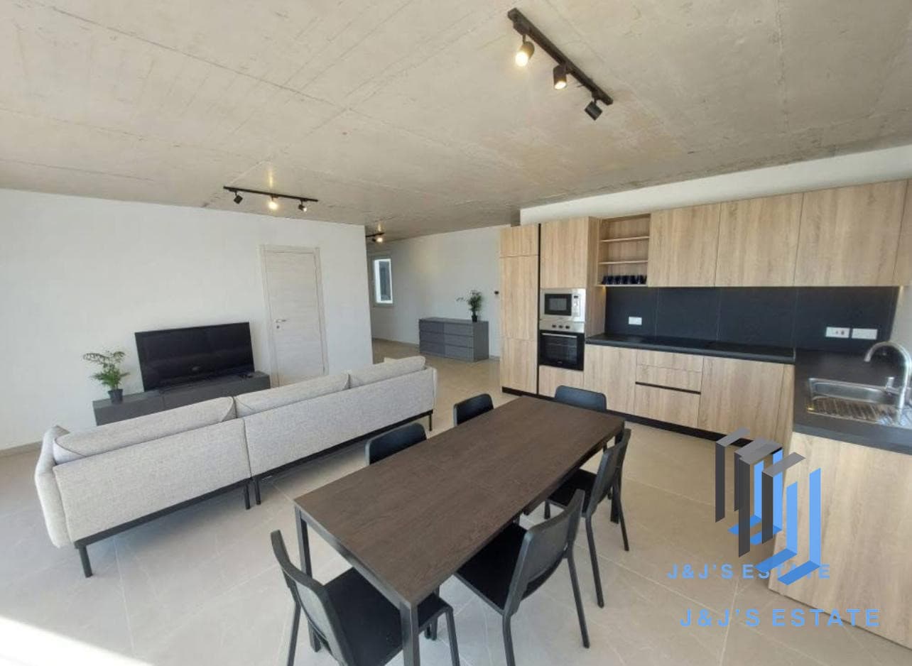 Modern Penthouse with Private Pool in Naxxar · 10