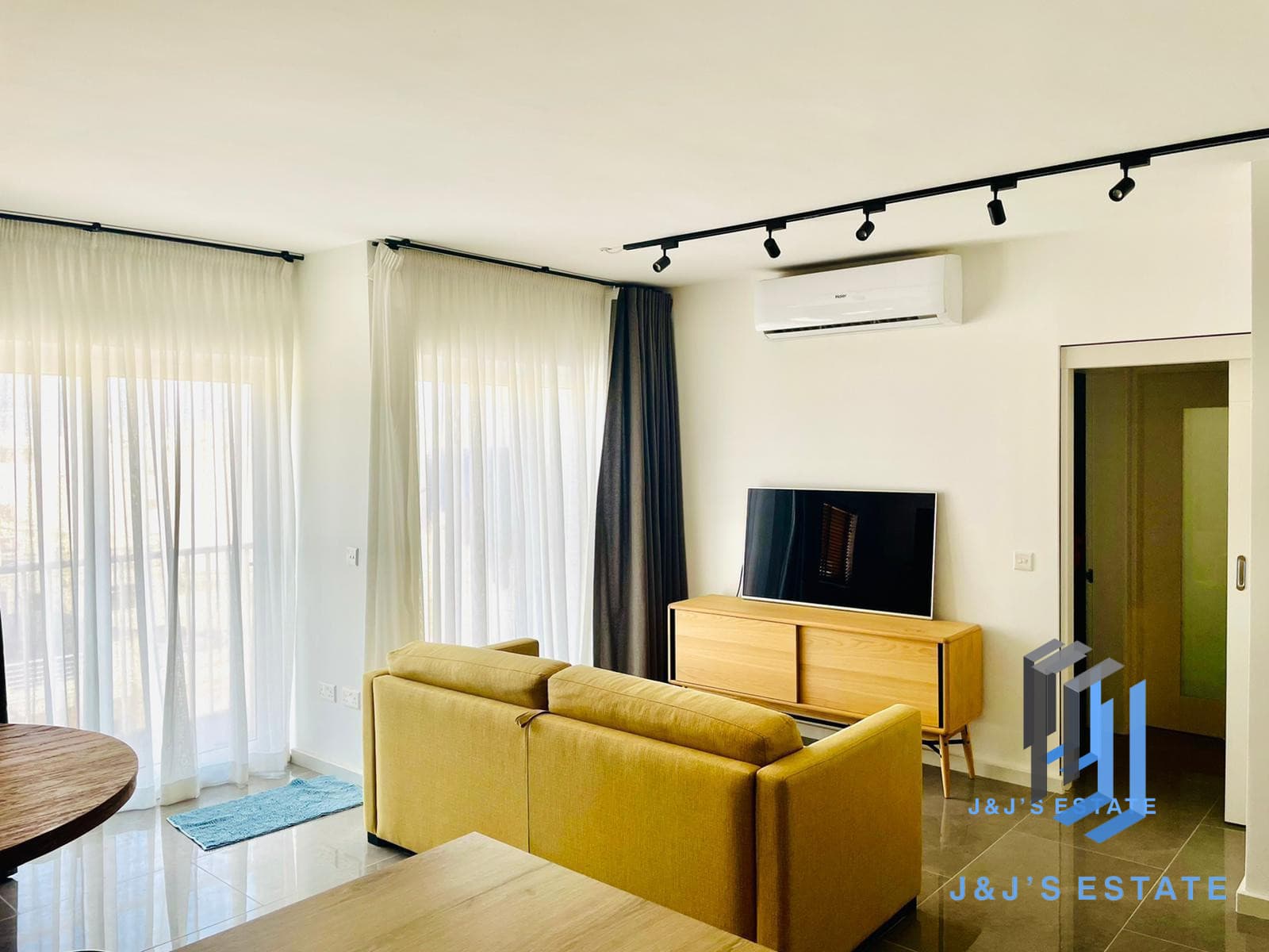 Modern 2-Bedroom Apartment with Balconies in Mellieha · 2