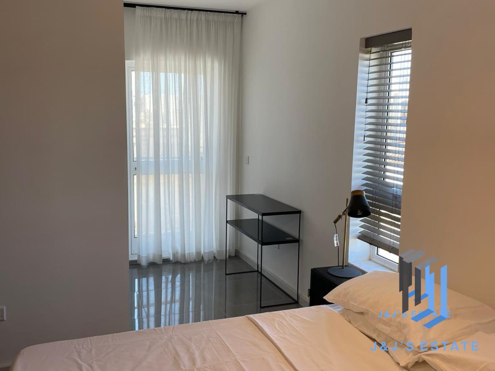 Modern 2-Bedroom Apartment with Balconies in Mellieha · 4