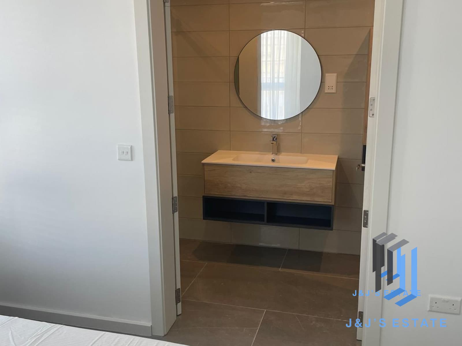 Modern 2-Bedroom Apartment with Balconies in Mellieha · 11