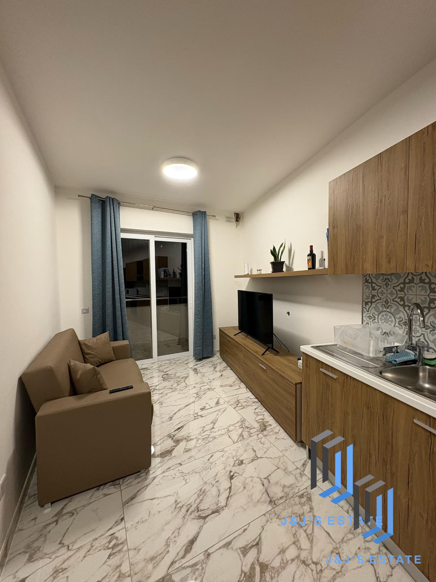 Modern 2-Bedroom Duplex Penthouse in Swatar · 2