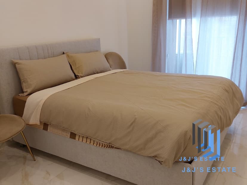 High-End 2-Bedroom Duplex in Gzira · 8