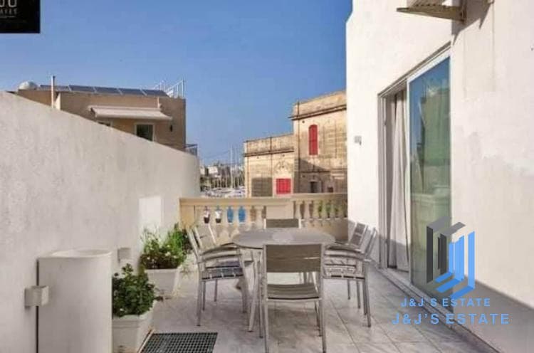 Luxurious 2-Bedroom Apartment with Marina Views in Ta'Xbiex · 4