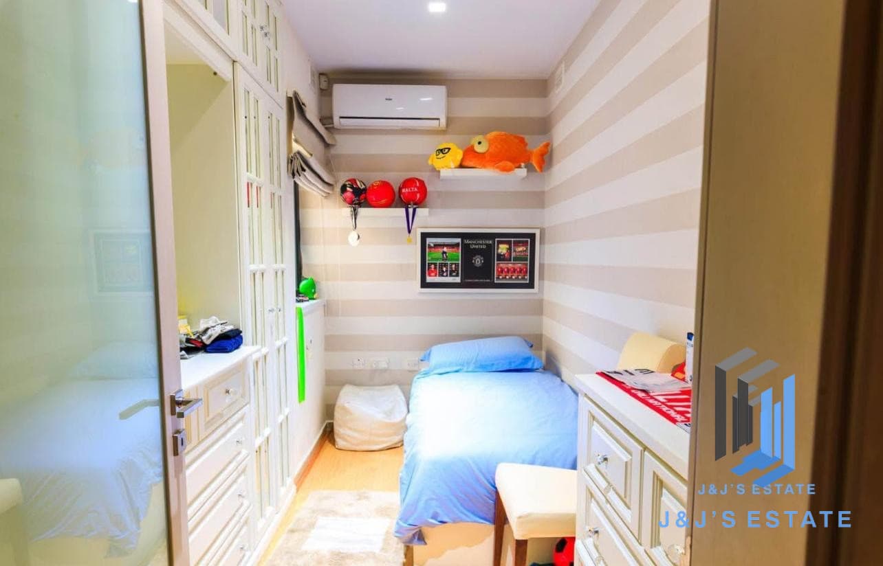Elegant 3-Bedroom Apartment in Swieqi · 3