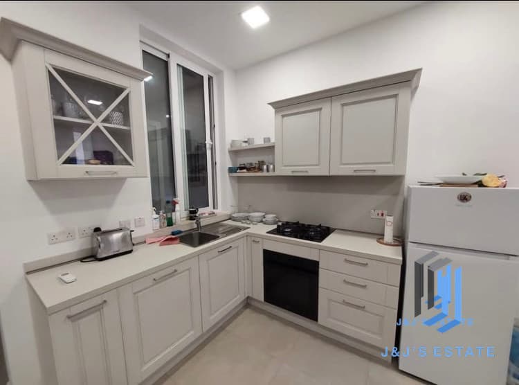 Newly Refurbished 2-Bedroom Maisonette in Sliema · 4