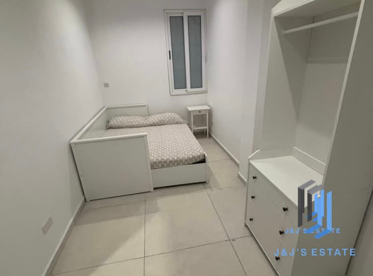 Newly Refurbished 2-Bedroom Maisonette in Sliema · 5