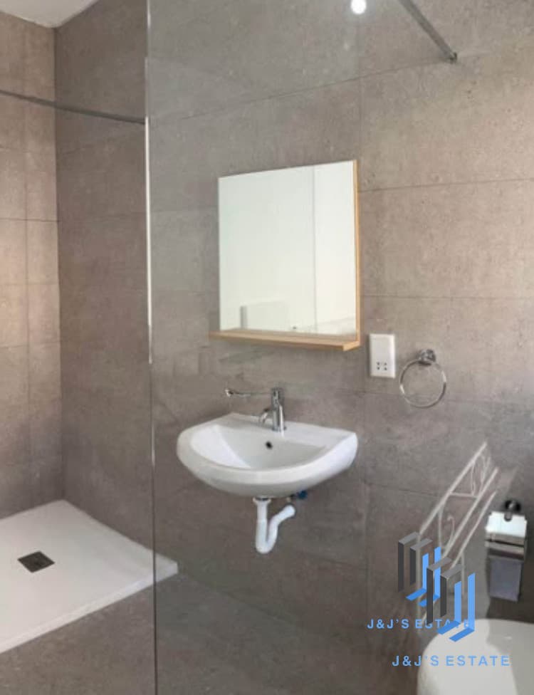 Modern two-bedroom apartment with two balconies in Msida · 5