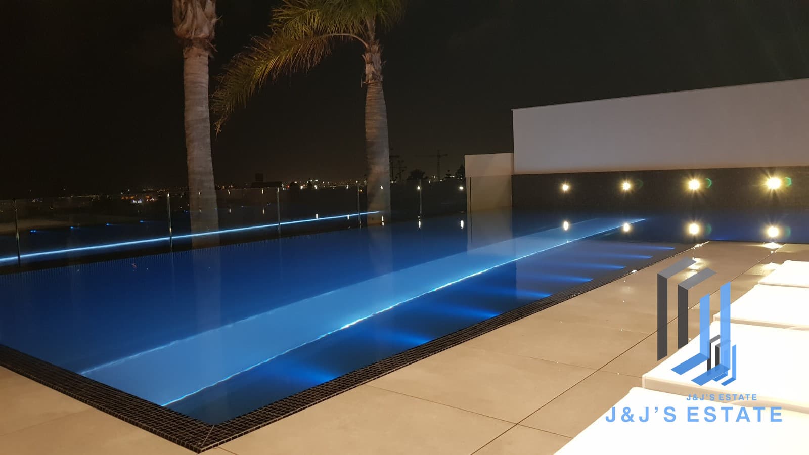 Luxury 6-Bedroom Villa with Sea Views in Madliena