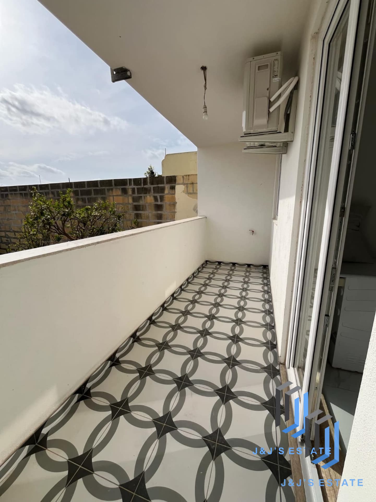 Brand New 3-Bedroom Maisonette in Central Zebbug · 4