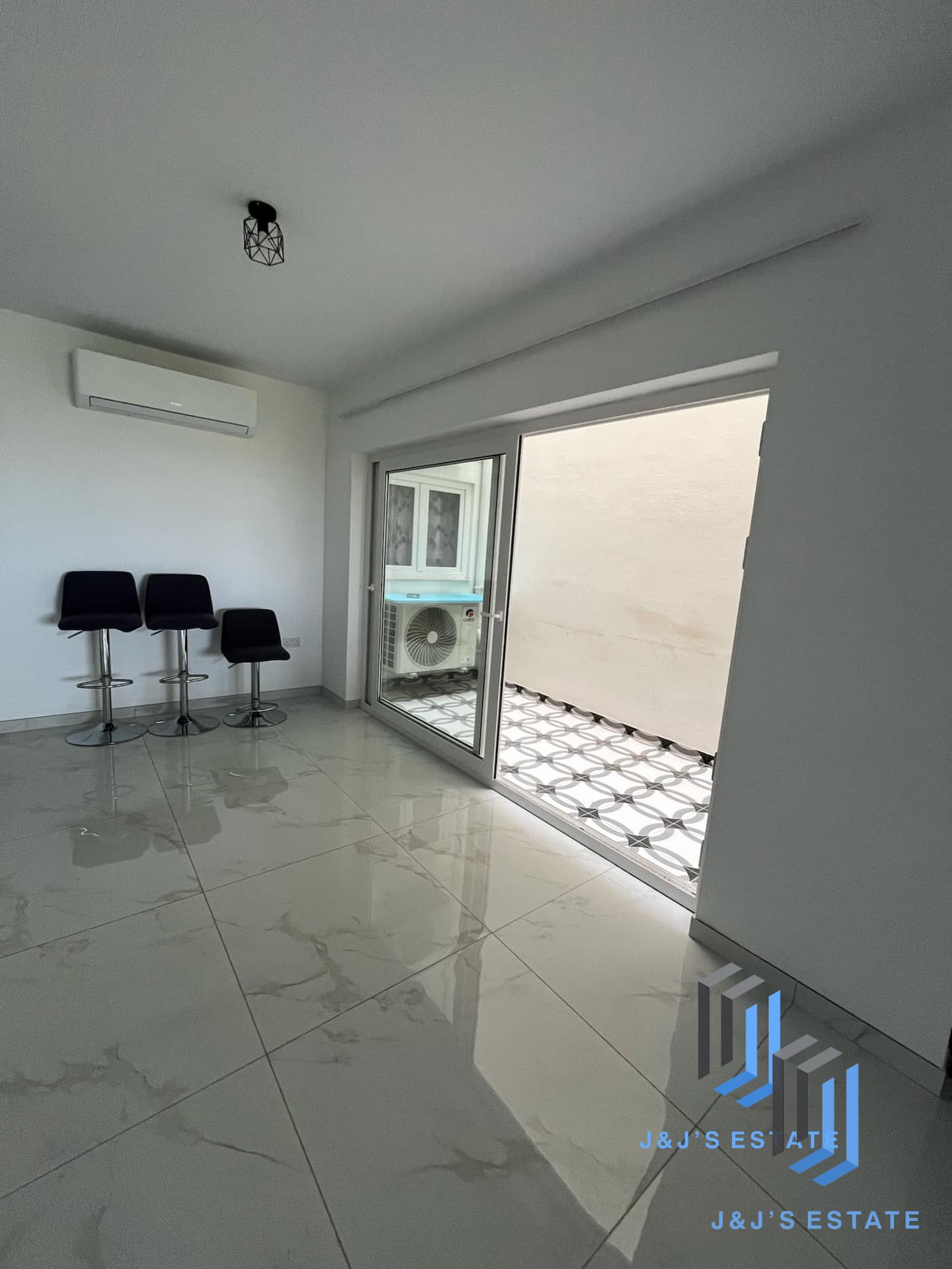Brand New 3-Bedroom Maisonette in Central Zebbug · 9