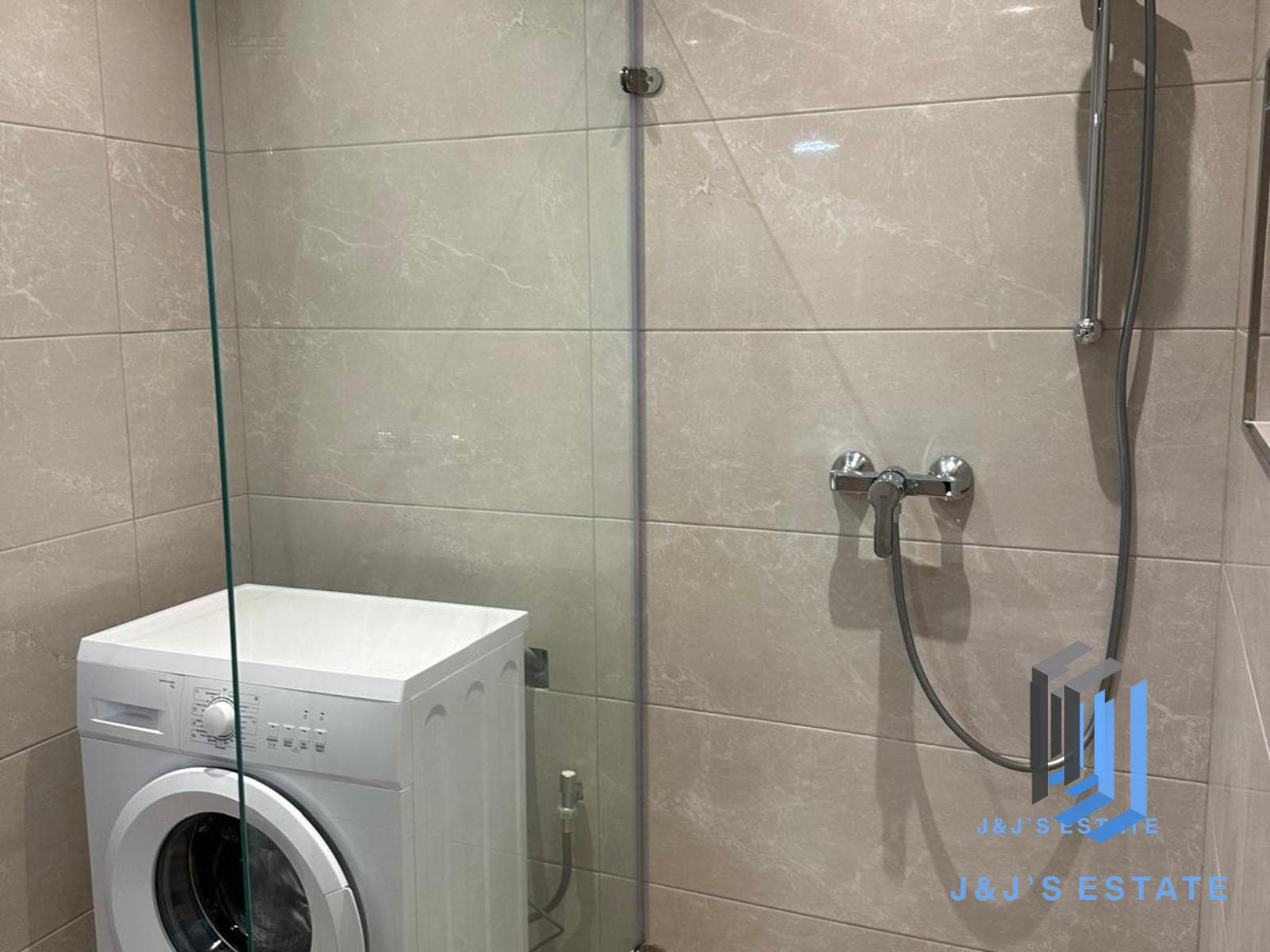 Stylish 3-Bedroom Apartment in San Gwann · 6
