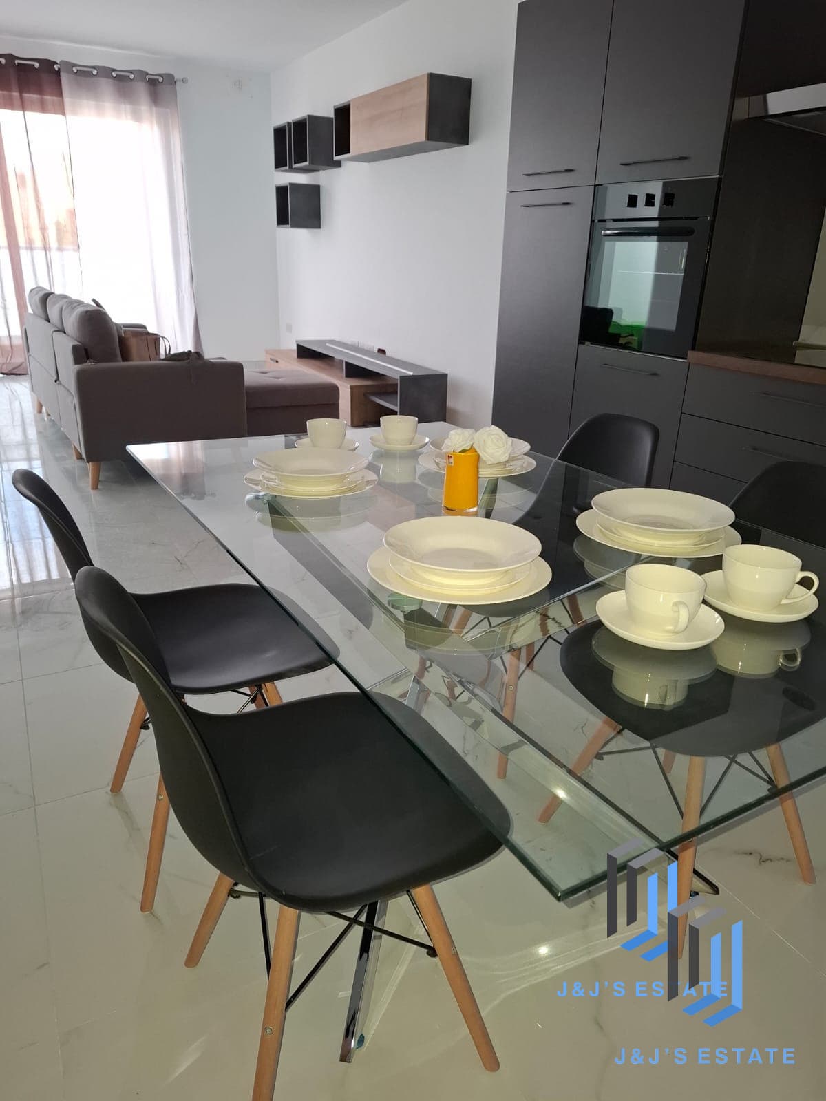Brand New & Bright 2-Bedroom Apartment Near Airport · 1