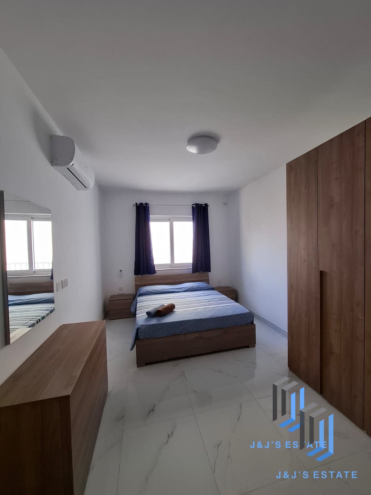 Brand New & Bright 2-Bedroom Apartment Near Airport · 2