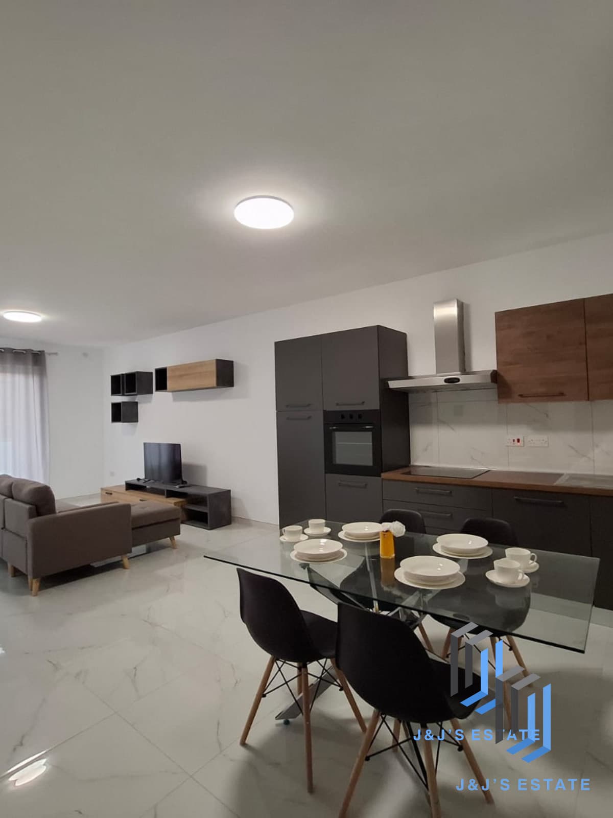 Brand New & Bright 2-Bedroom Apartment Near Airport · 7