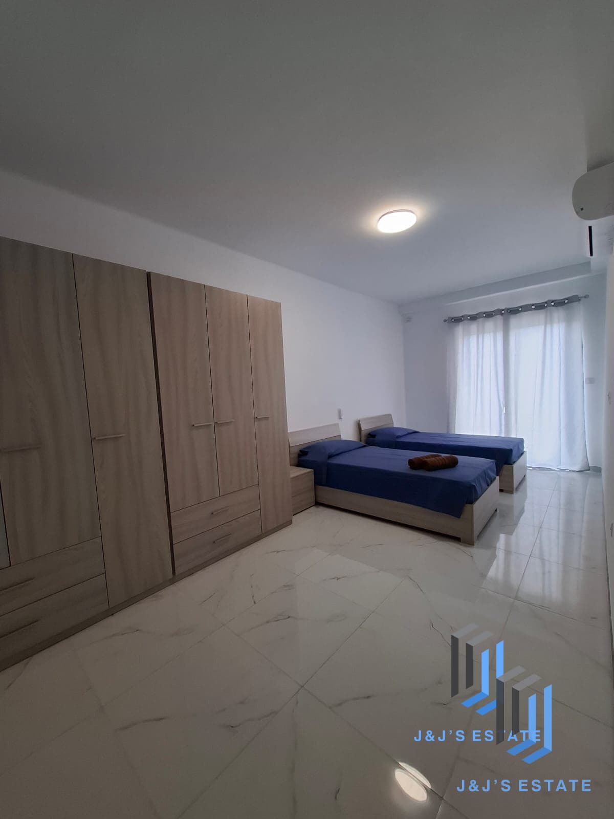Brand New & Bright 2-Bedroom Apartment Near Airport · 8