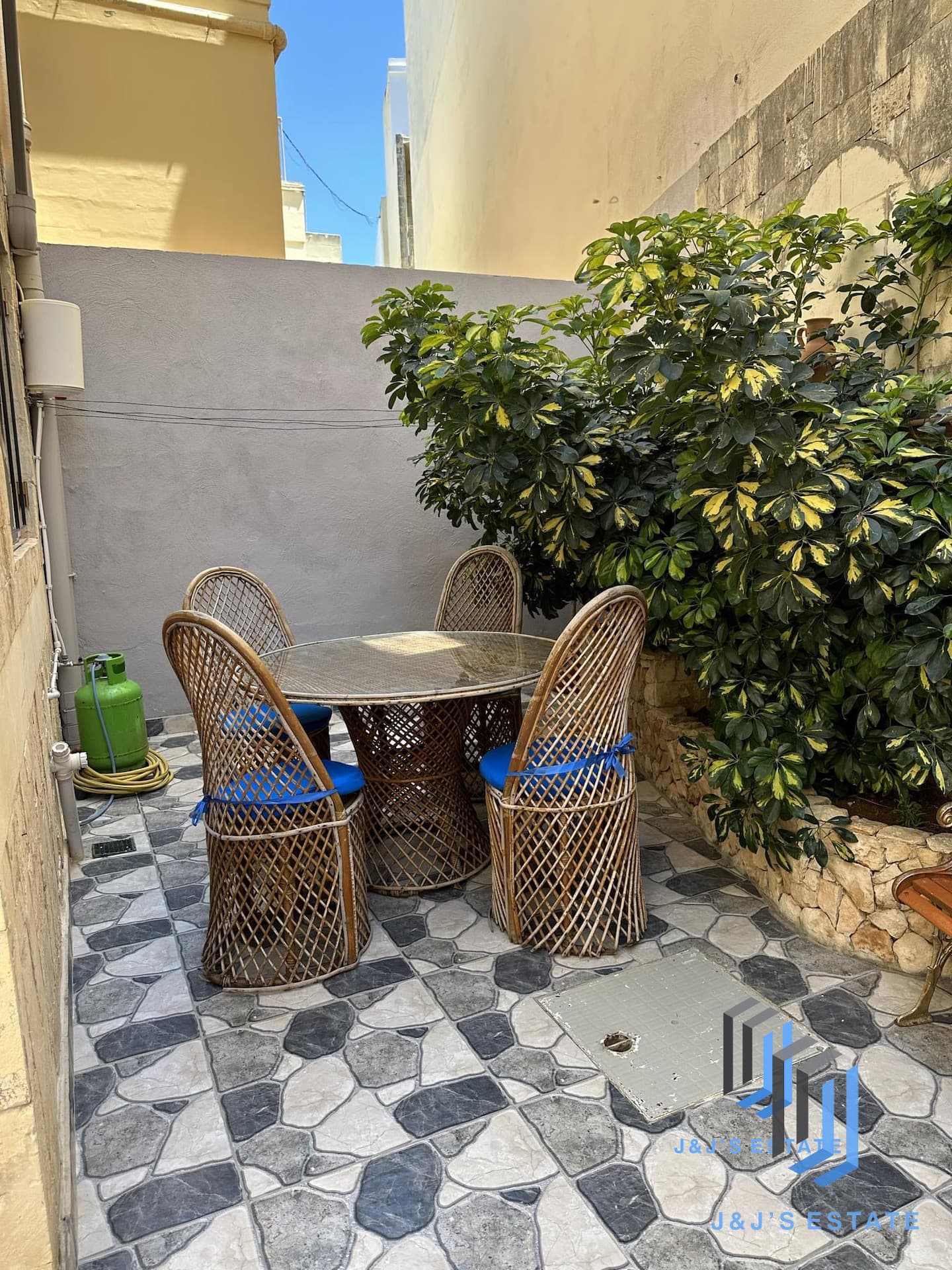 3-Bedroom Apartment with Valley & Sea Views – San Gwann · 7
