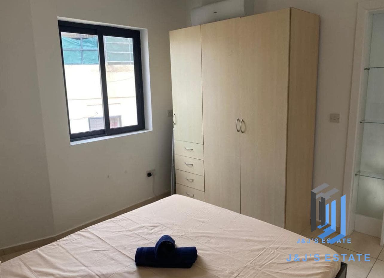 Newly Refurbished 2-Bedroom Apartment in Sliema & St Julian's · 4