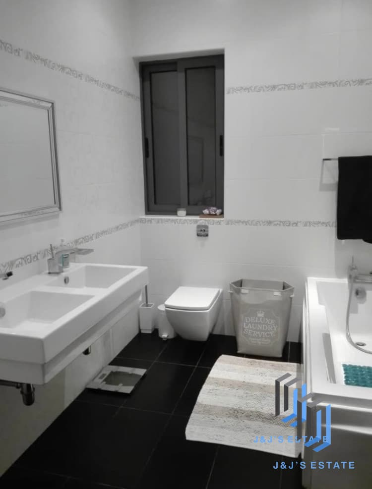Ground Floor Maisonette with Yards & Green Views – Naxxar · 4