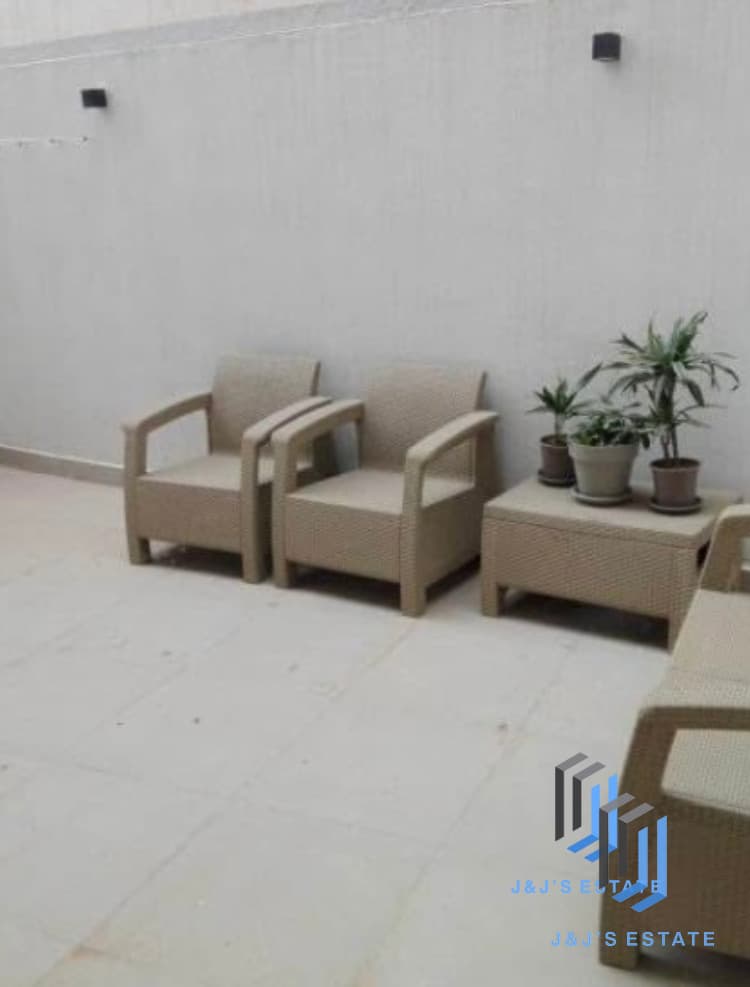 Ground Floor Maisonette with Yards & Green Views – Naxxar · 8